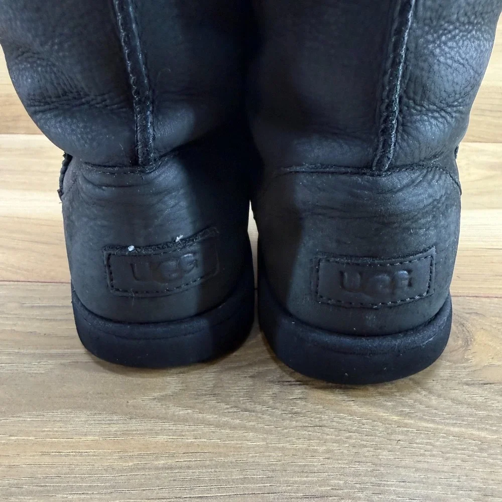 UGG Classic Short Boots Youth 5 Girls Nubuck Black Shearling Lined‎